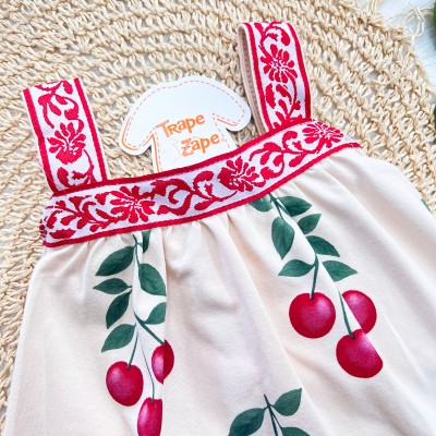 Vestido Cerejinhas com Passamanaria Floral - Areia e Vermelho